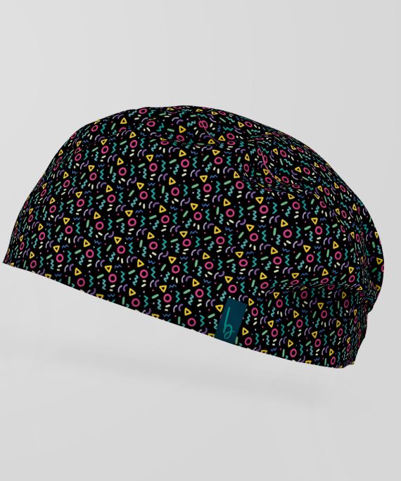 Dale un toque vibrante y divertido a tu jornada médica con este gorro de estilo retro. Lleno de figuras geométricas y colores neón.