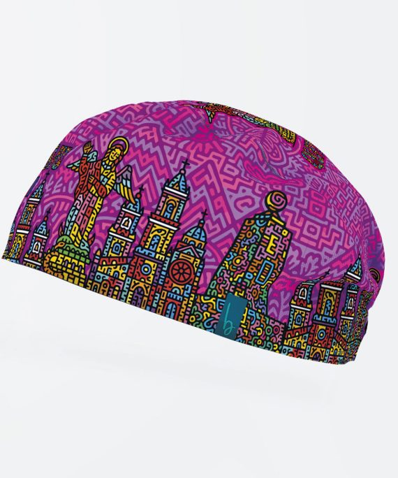 Nuestro gorro quirúrgico inspirado en Quito combina arte y tradición con un diseño de mosaicos vibrantes que retratan sus íconos más emblemáticos.
