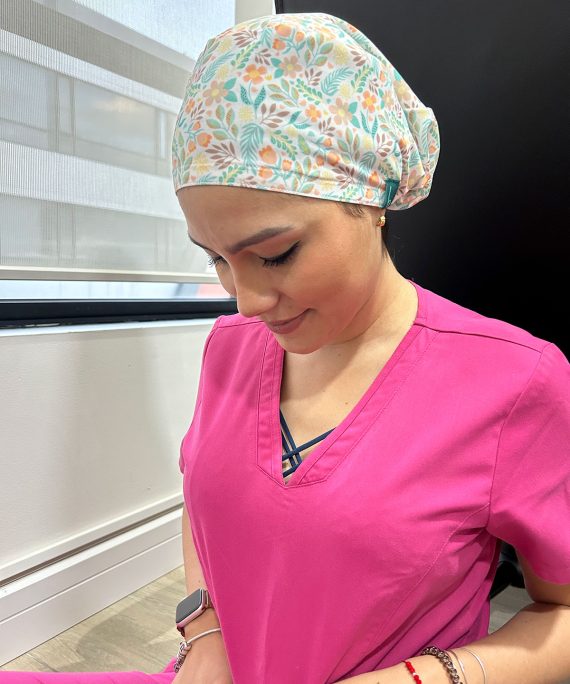 Diseño ajustable, liviano, no se encoge al lavar o secar. Materiales: Poliester 84%, Spandex 16% Ajustador: Elástico y tanca ajustable