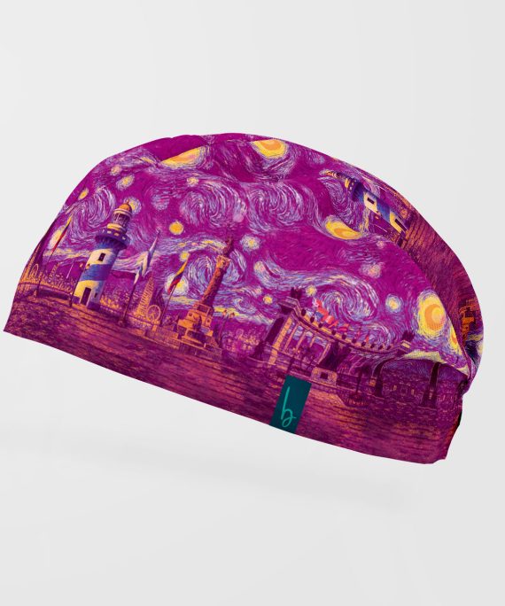 Inspirado en la magia de La noche estrellada y en el alma vibrante de Guayaquil, este gorro quirúrgico convierte cada jornada en una obra de arte. Remolinos de azul profundo, luces doradas y los íconos más emblemáticos de la ciudad se unen para iluminar tu día con creatividad y orgullo local.