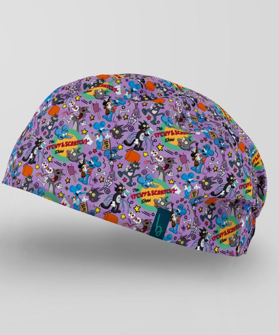 Si tu jornada necesita un poco más de caos y muchas más sonrisas, este gorro es para ti. Lleno de travesuras, colores y personajes que parecen haber escapado directo de la televisión para acompañarte en cada turno. ¡Advertencia! Puede provocar risas espontáneas entre colegas y pacientes.