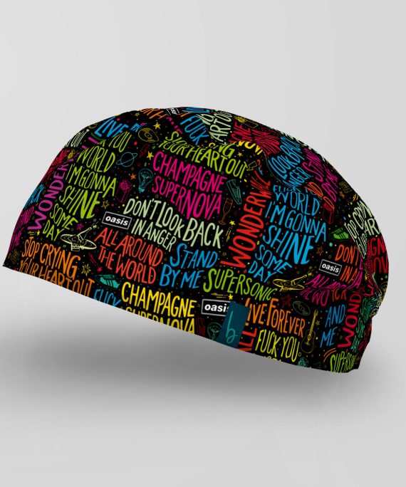 La energía del britpop convertida en un diseño. Oasis Storm reúne las frases más icónicas, títulos de canciones y elementos inspirados en una de las bandas más influyentes del rock británico, creando un collage tipográfico lleno de actitud y personalidad.